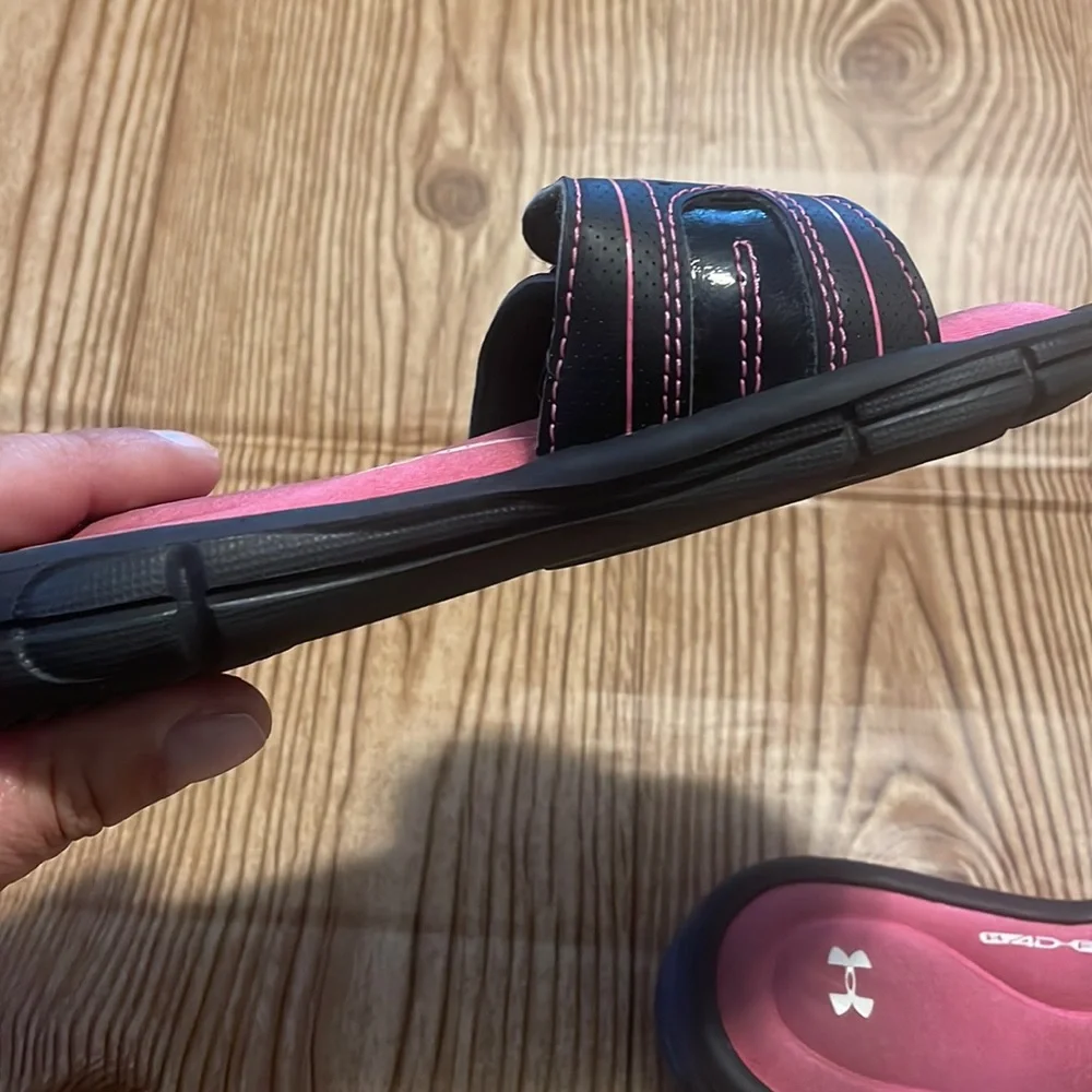 Under Armour Girls Slides - Picture 6 of 6